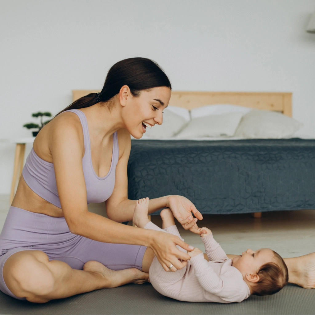 Clases de yoga con bebés en grupo guiadas por fisioterapeutas especializadas